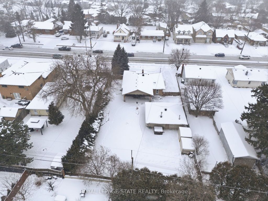 Photo of 473 Mohawk Road W, Hamilton, ON L9C 1X3 (MLS # X12721526)