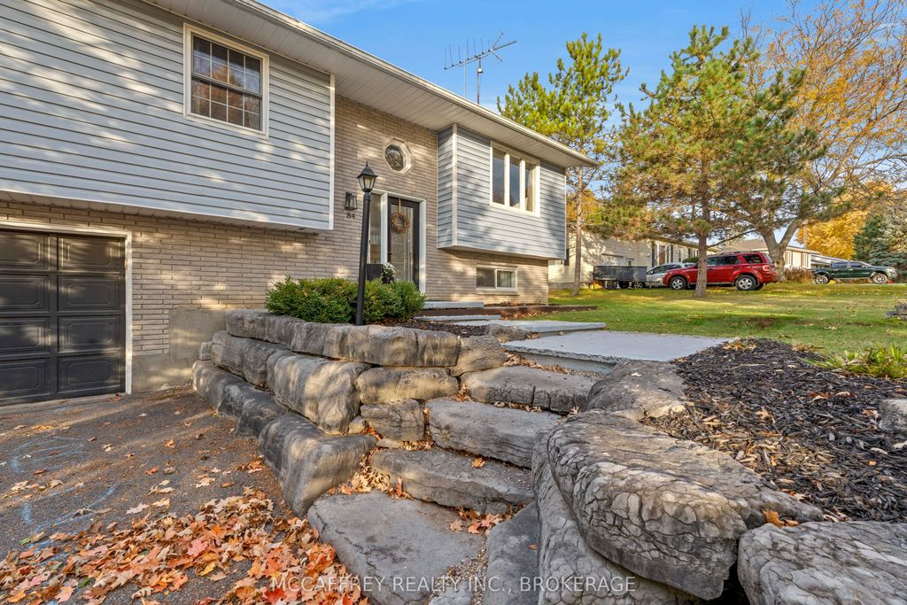 Photo of 84 SOUTHWOOD Crescent, Greater Napanee, ON K7R 3L2 (MLS # X12643428)