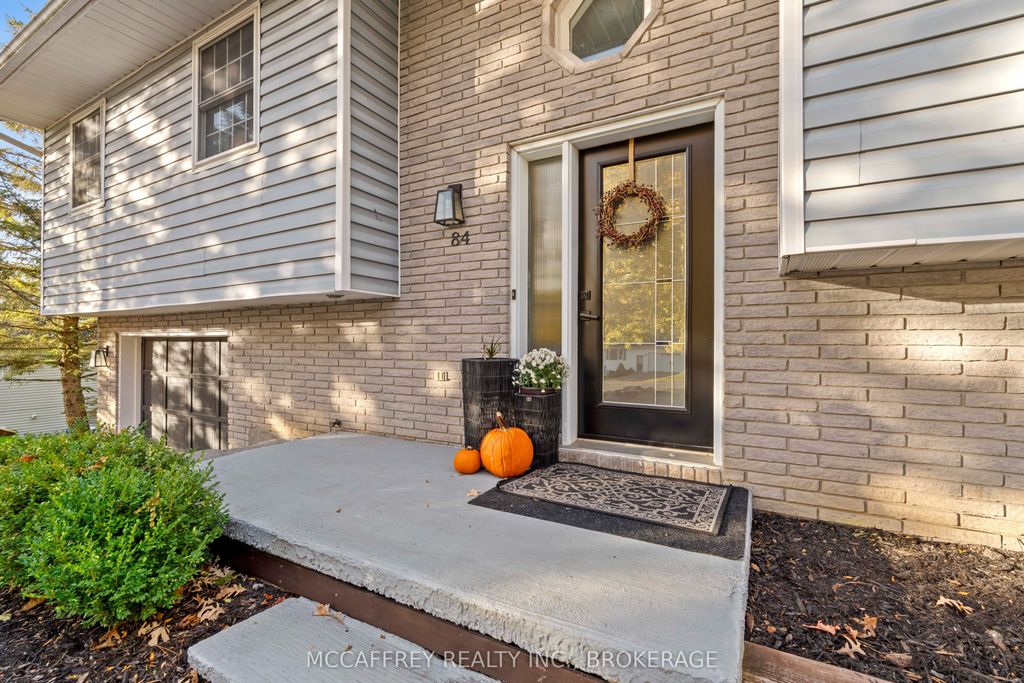 Photo of 84 SOUTHWOOD Crescent, Greater Napanee, ON K7R 3L2 (MLS # X12643428)