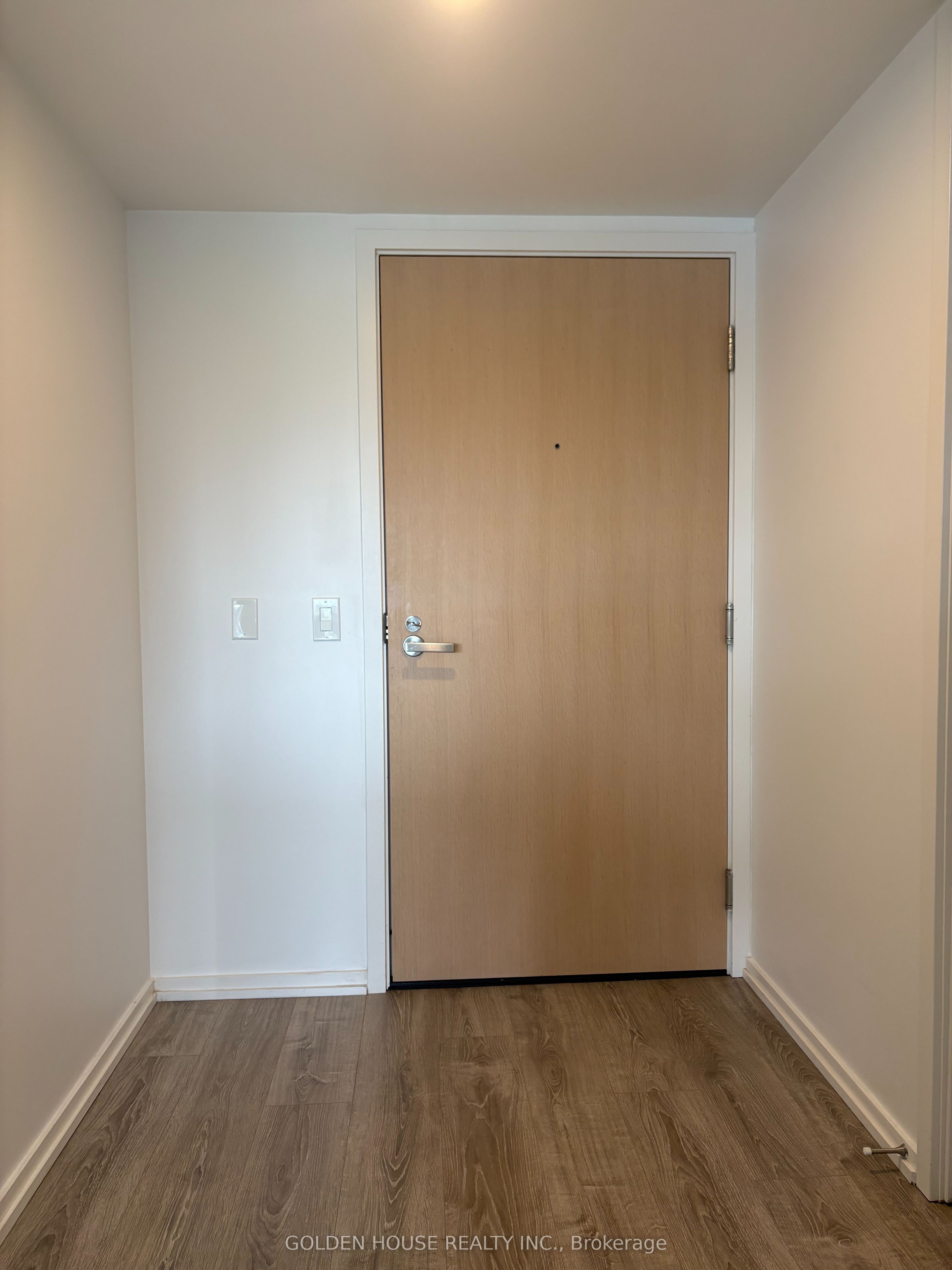 8 Hillsdale Avenue E 735