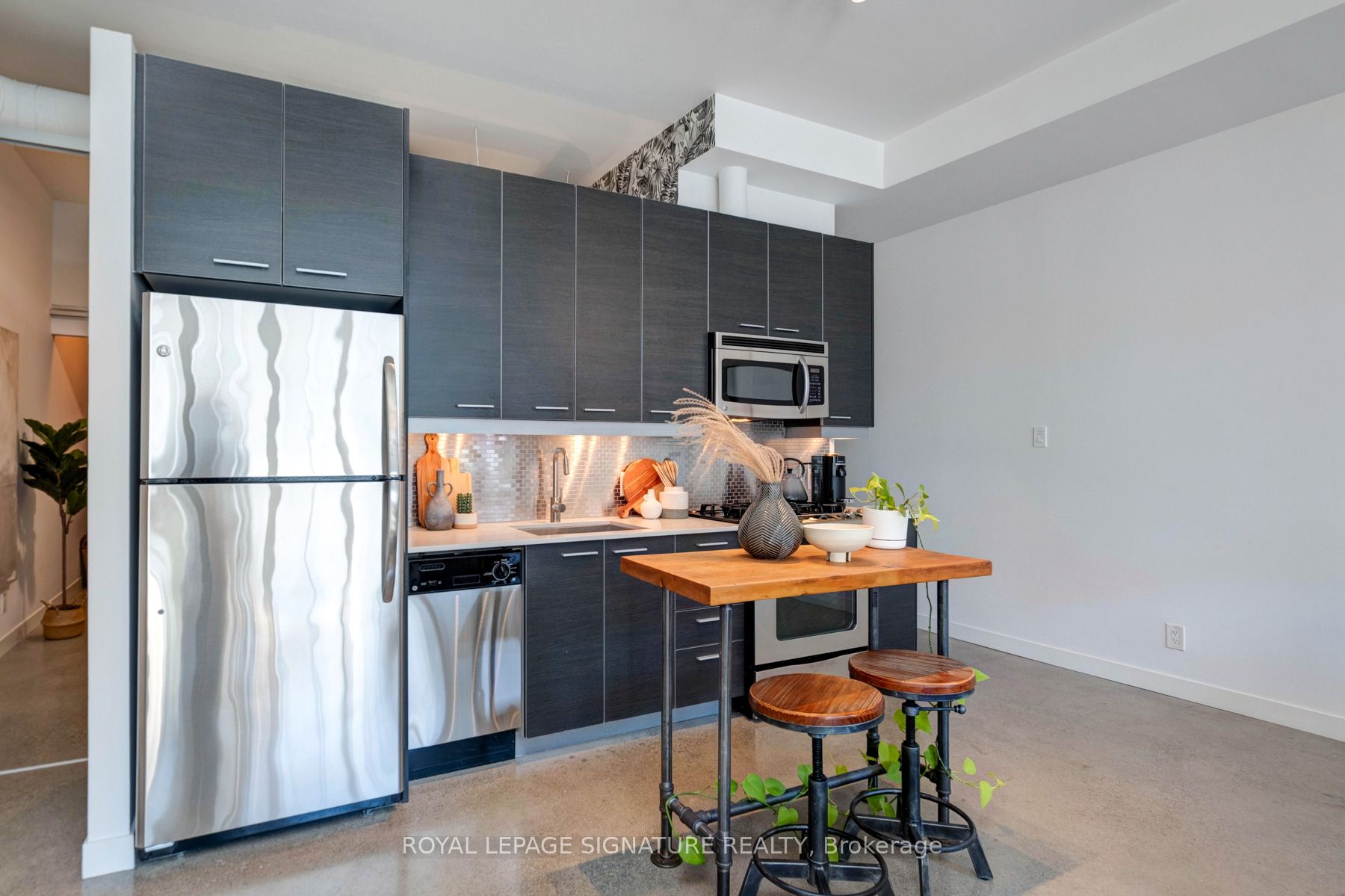 52 Sumach Street 208