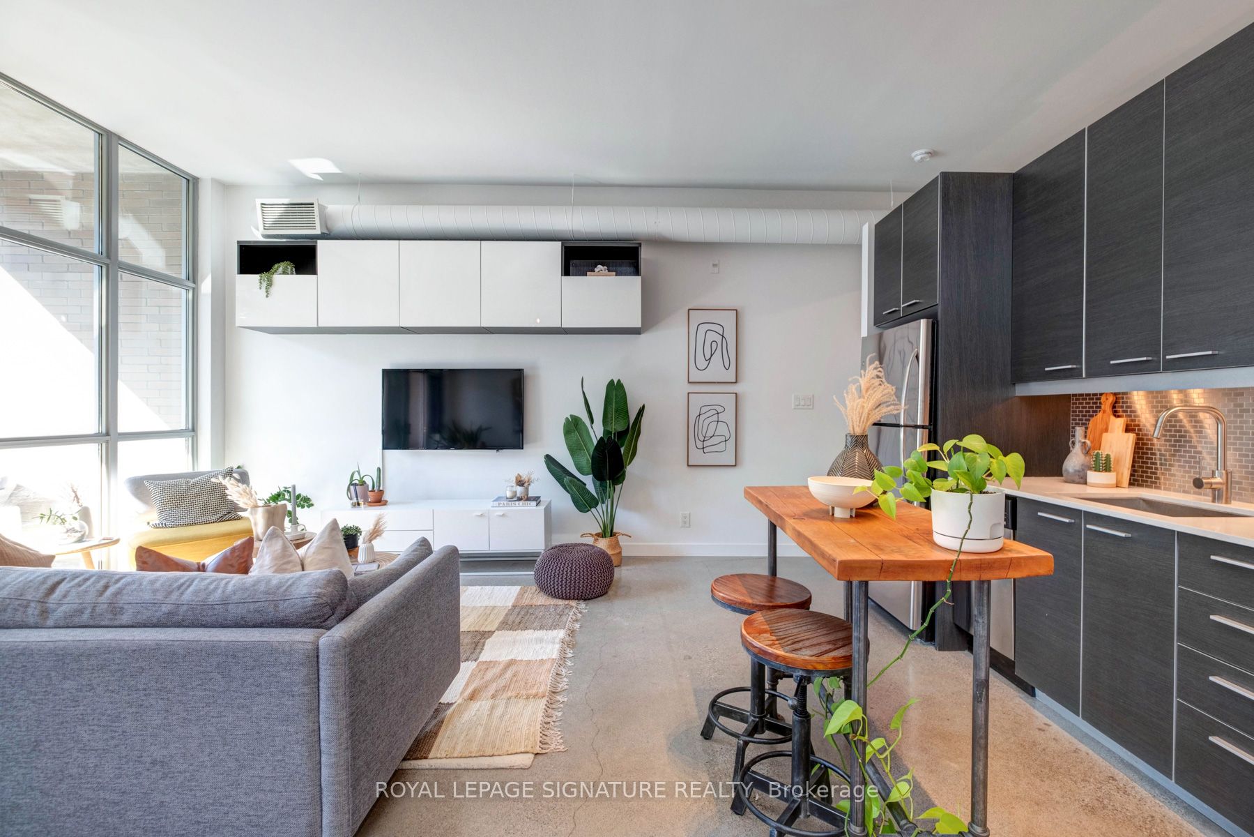 52 Sumach Street 208