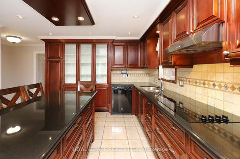 Photo of 1086 Hedge Drive, Mississauga, ON L4Y 1G2 (MLS # W12656266)