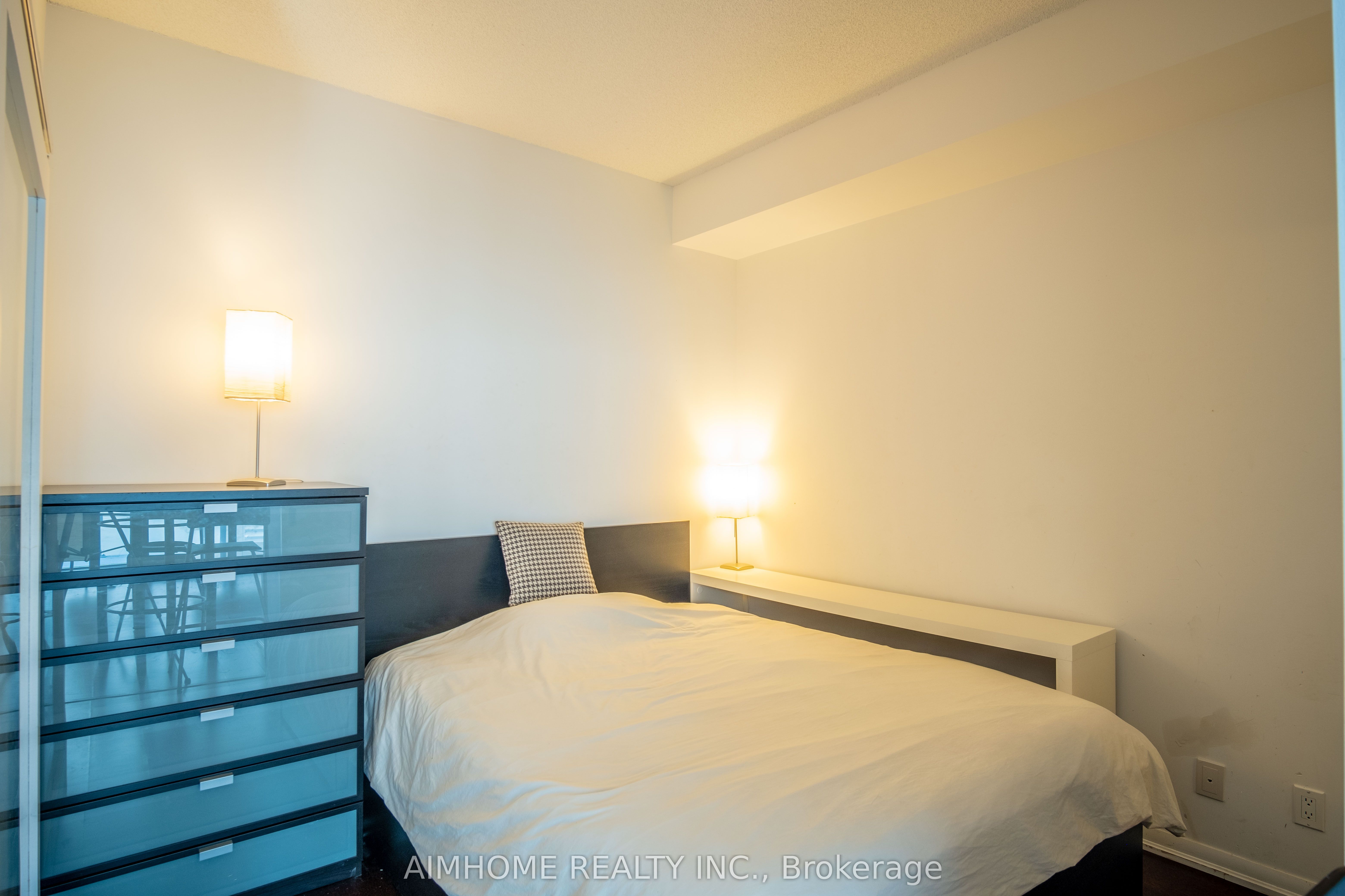 832 Bay Street 1301