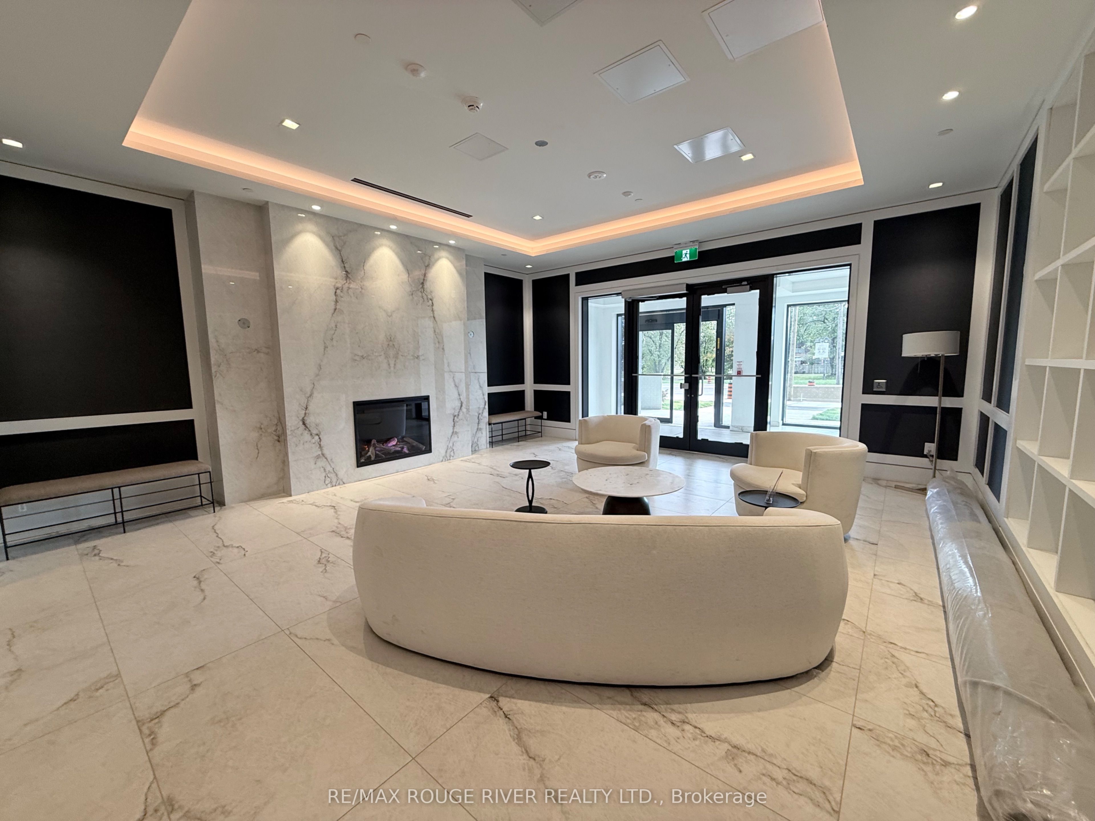 4010 Eglinton Avenue W 2616