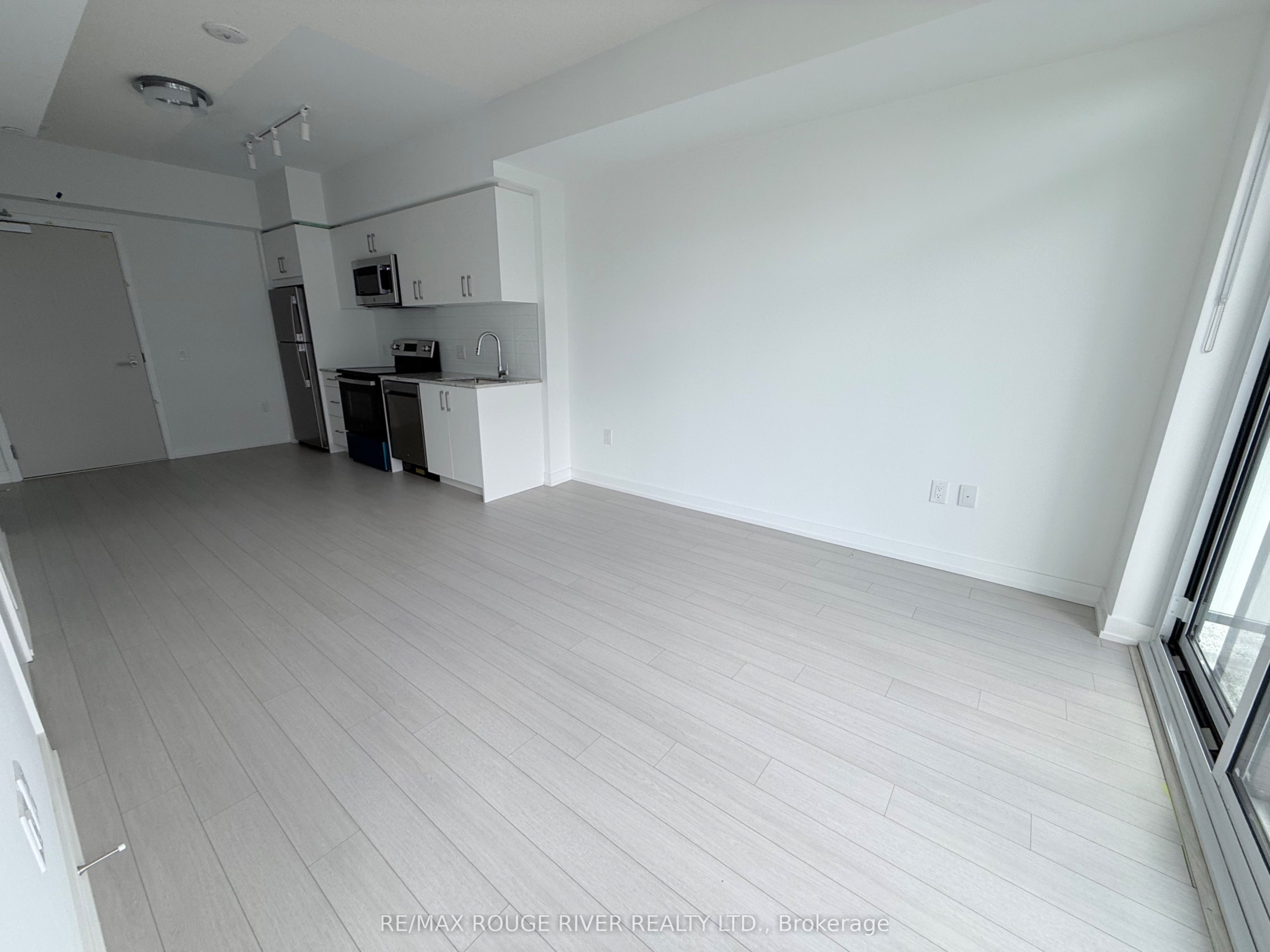 4010 Eglinton Avenue W 2616
