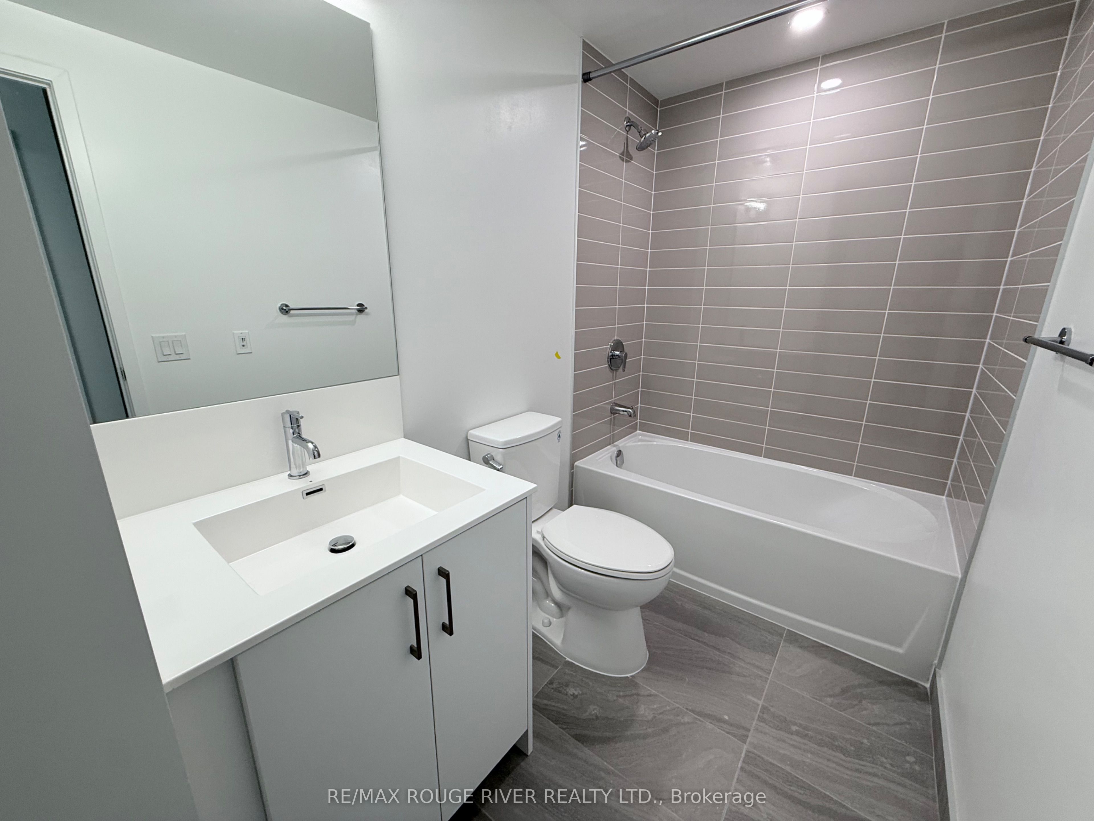 4010 Eglinton Avenue W 2616