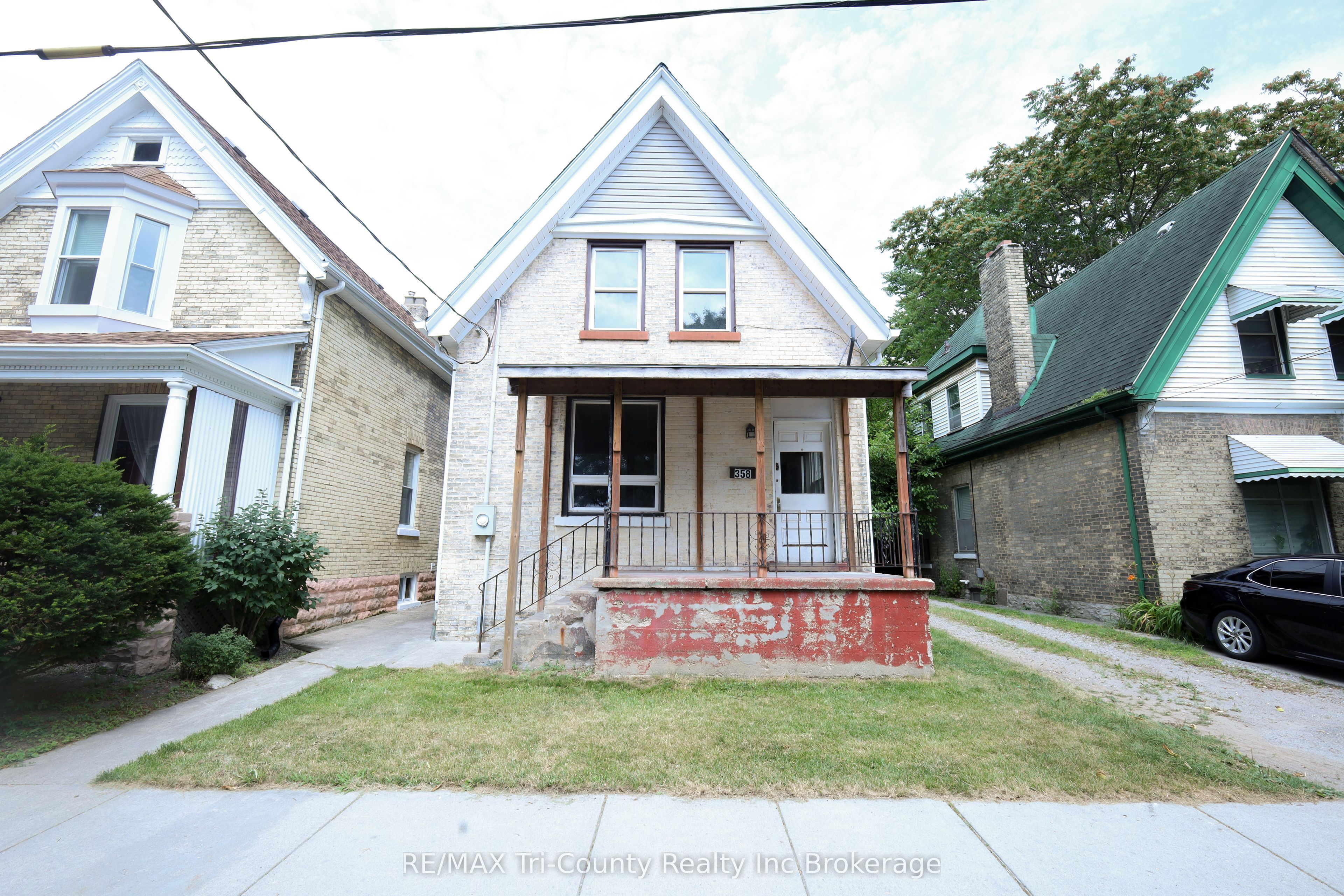 Photo 1 of 34 — 358 Glebe Street E, London East, ON N5W 3T1