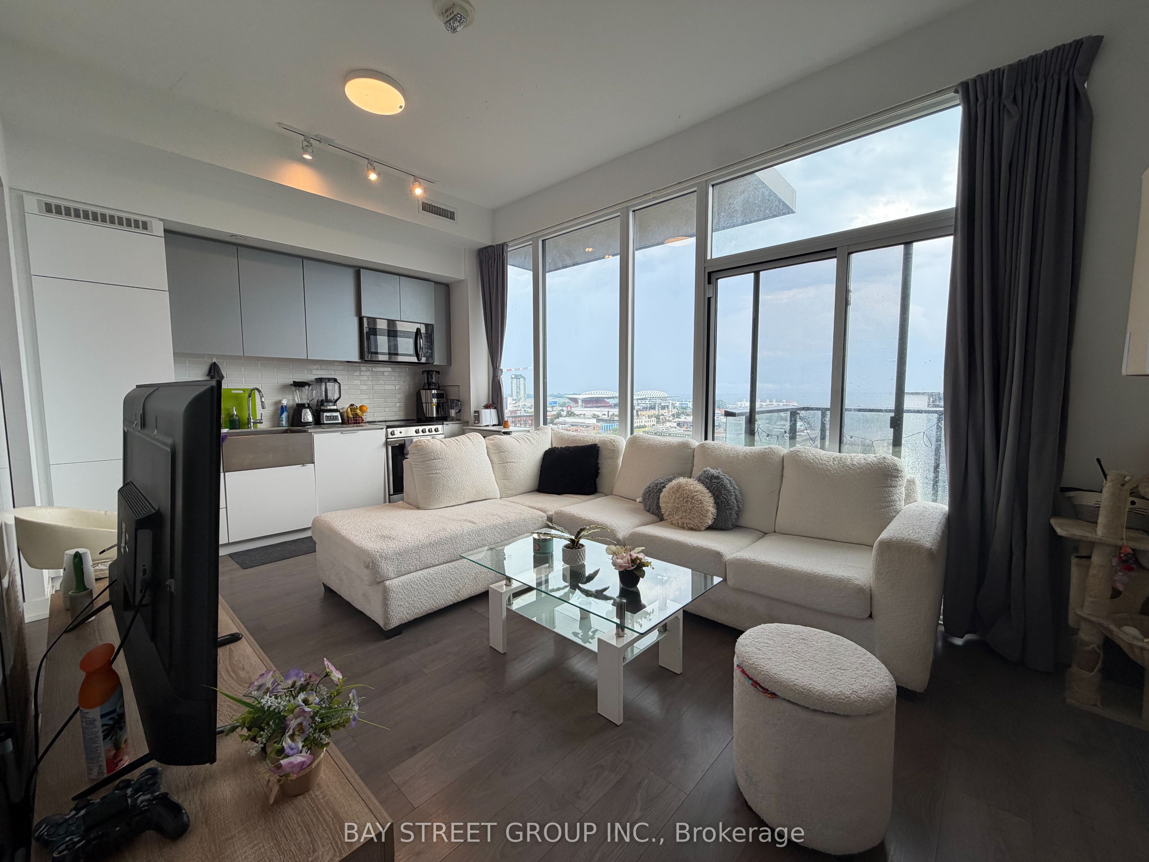 270 Dufferin Street 1105