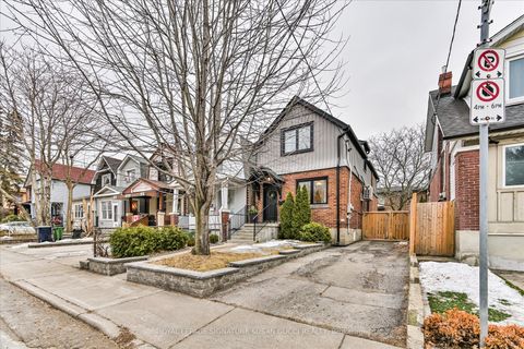 257 Lumsden Avenue Toronto ON M4C 2K7