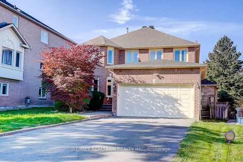 8 Rockley Court Markham ON L3T 6V1