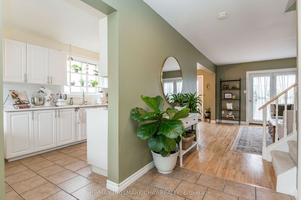 Photo of 18 Gosney Crescent, Barrie, ON L4N 6T6 (MLS # S12858752)