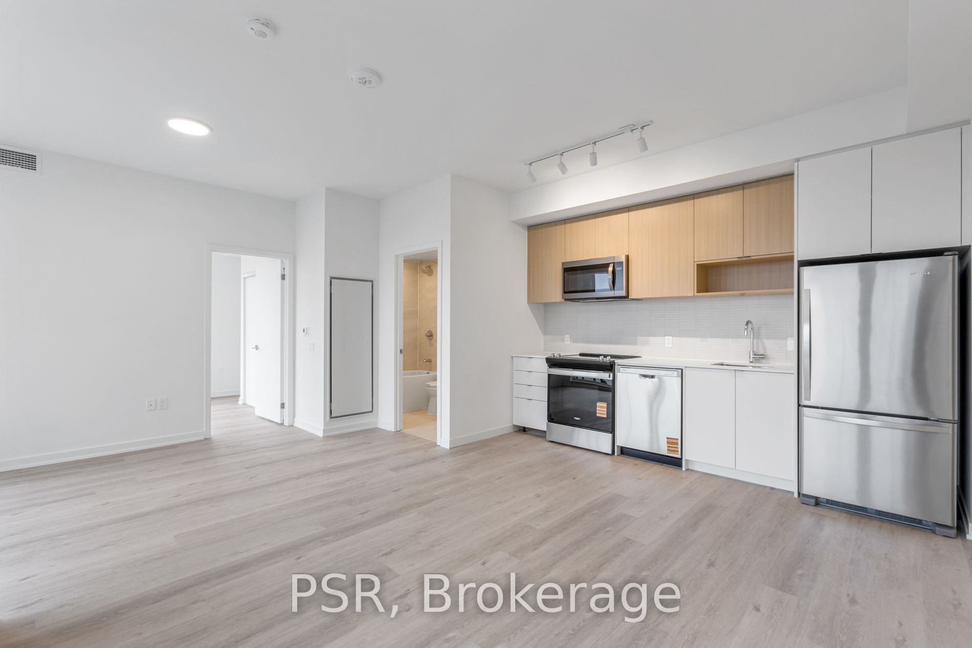 4365 Bloor Street W 304