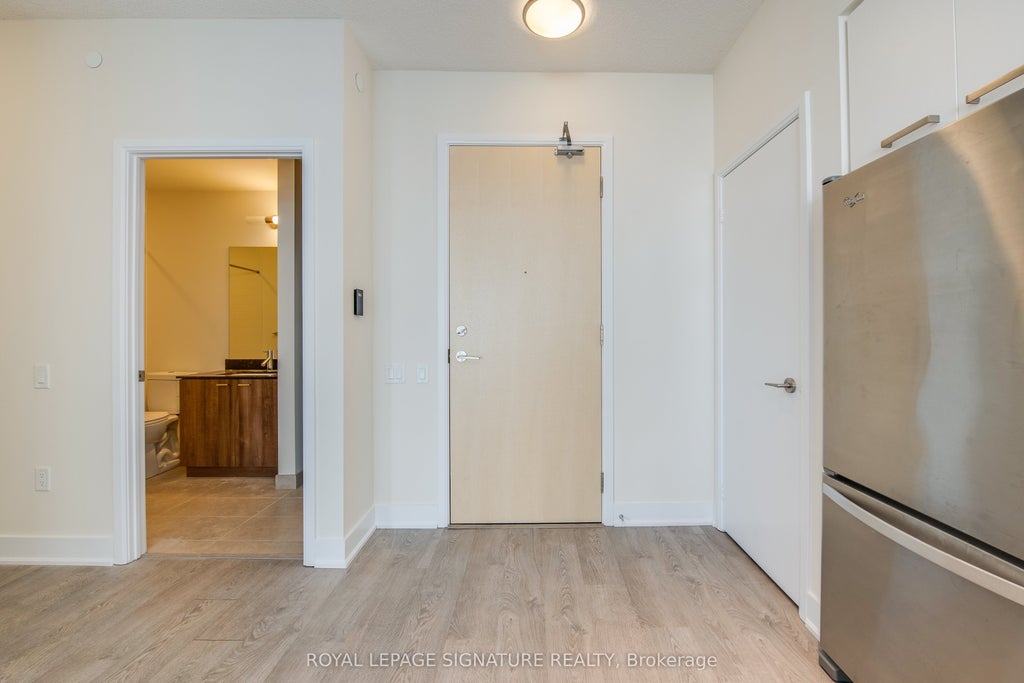 Photo of 30 Roehampton Avenue #806, Toronto, ON M4P 0B9 (MLS # C13496828)