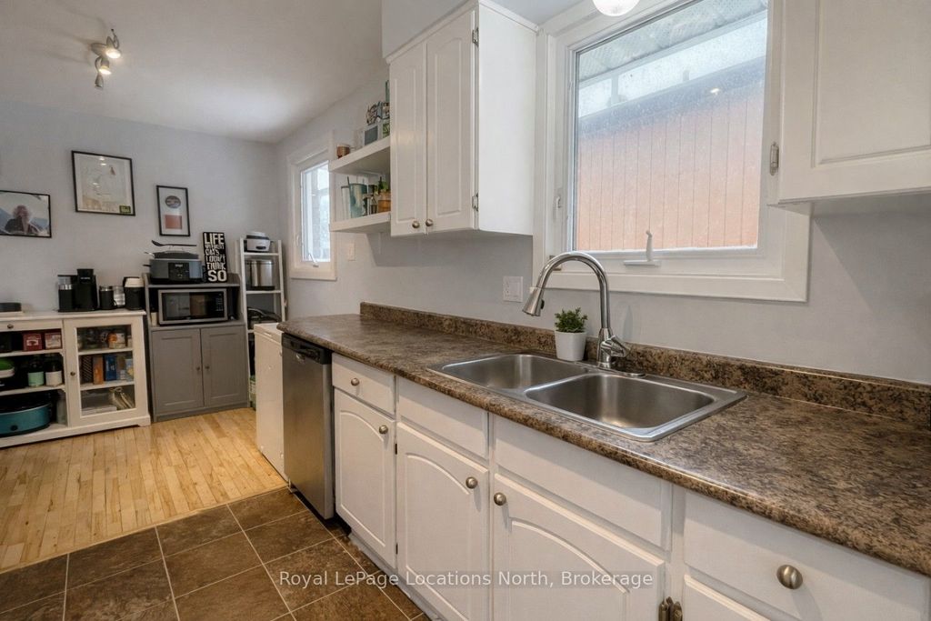 Photo of 32 Courtice Crescent, Collingwood, ON L9Y 4G1 (MLS # S12958168)