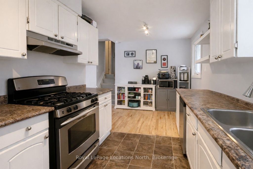 Photo of 32 Courtice Crescent, Collingwood, ON L9Y 4G1 (MLS # S12958168)