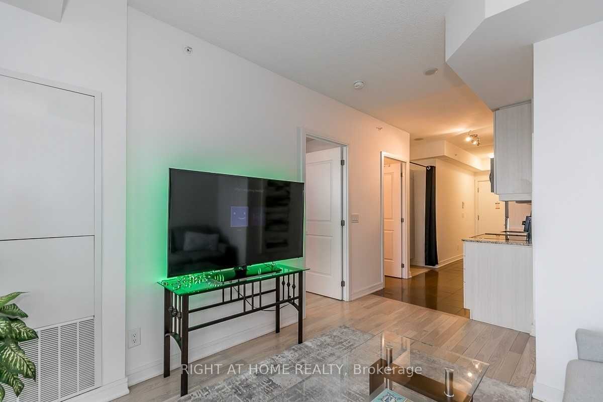 9201 Yonge Street E 2213