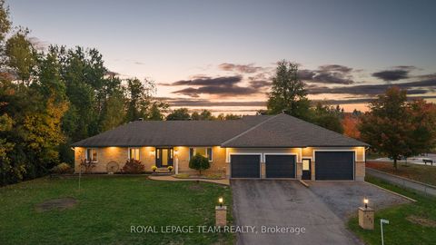 Photo of 3372 Bramble Lane, Greely - Metcalfe - Osgoode - Vernon and Area, ON K0A 2W0 (MLS # X12462028)