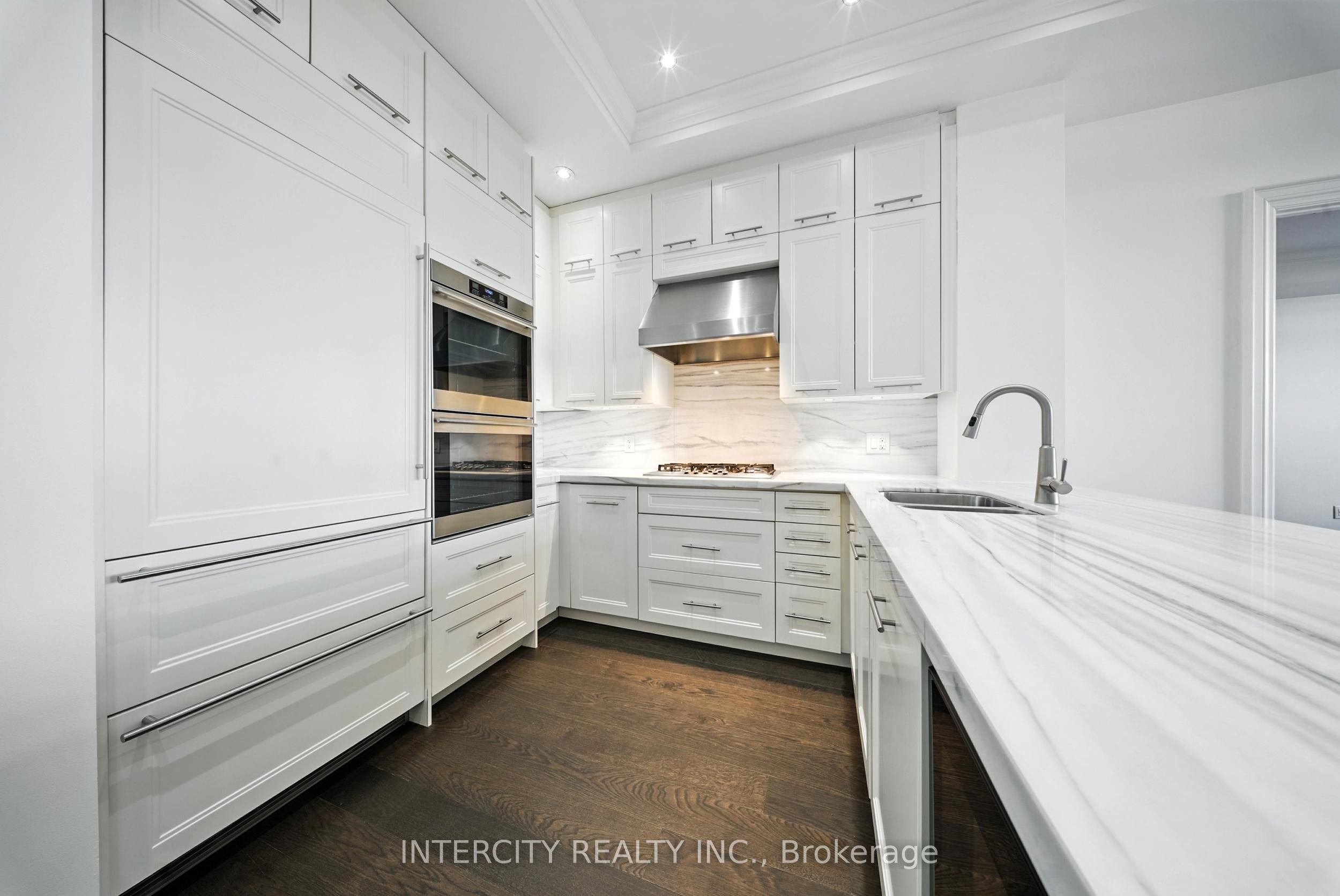 7608 Yonge Street PH15
