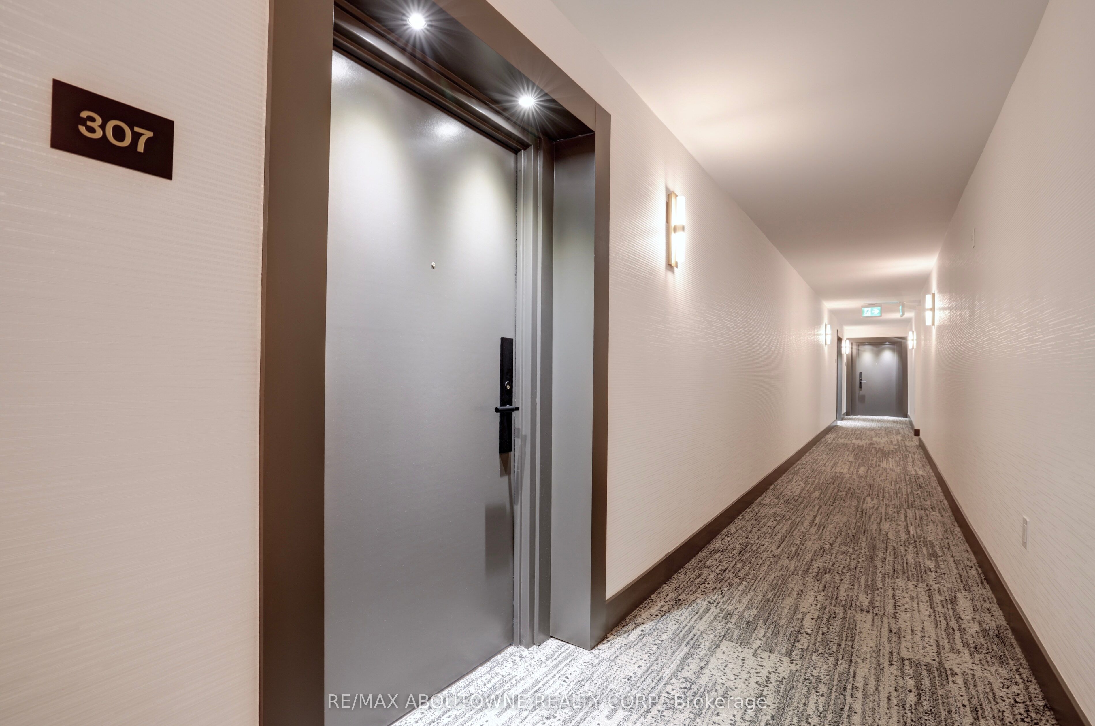 185 Robinson Street 307