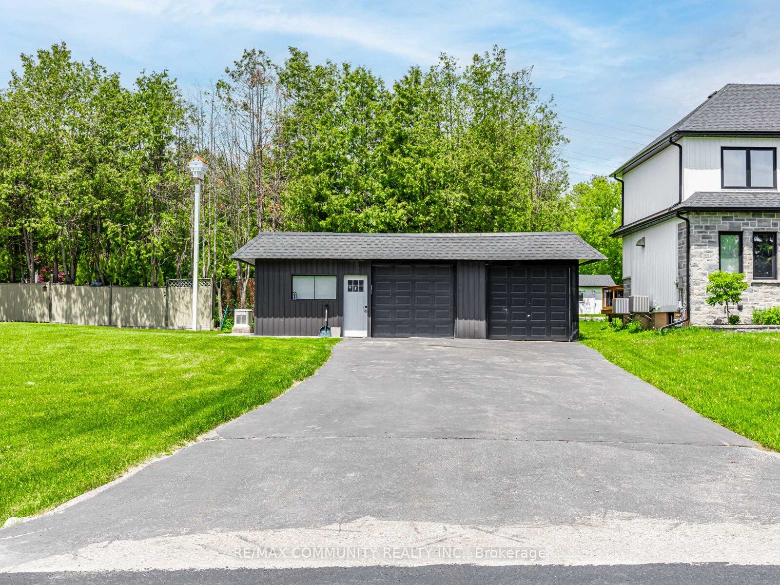 38 Robmar Street E