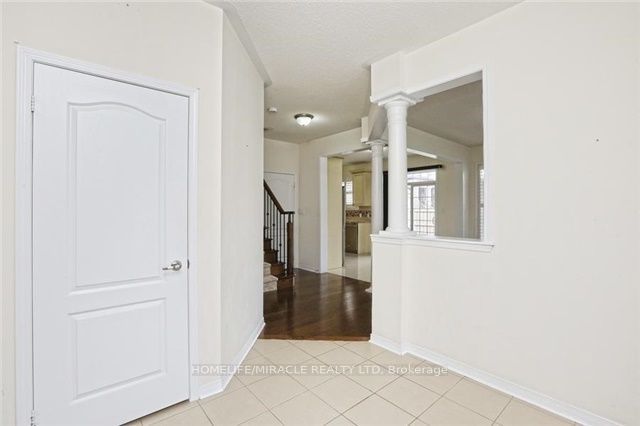 8 Arrowstone Court