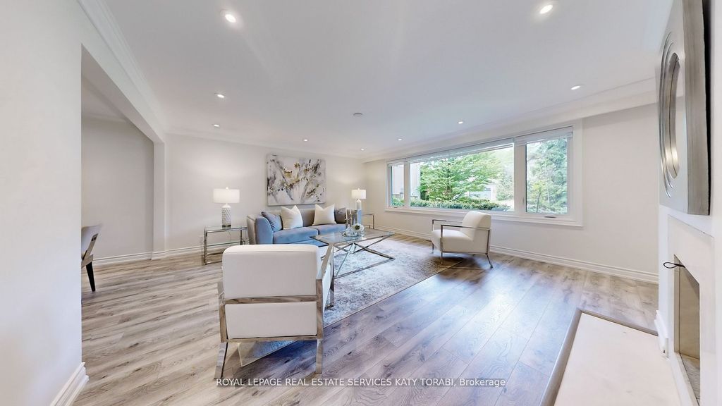 Photo of 15 Farrington Drive, Toronto, ON M2L 2B4 (MLS # C12434627)