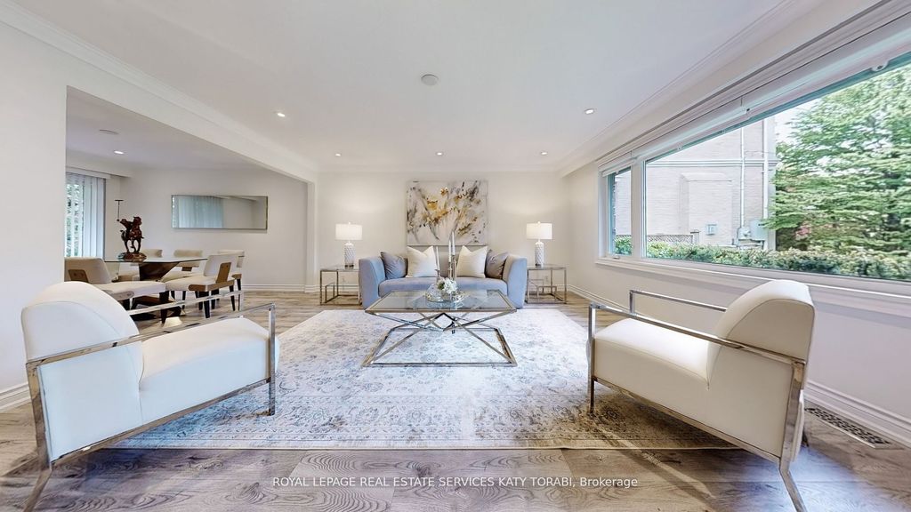 Photo of 15 Farrington Drive, Toronto, ON M2L 2B4 (MLS # C12434627)