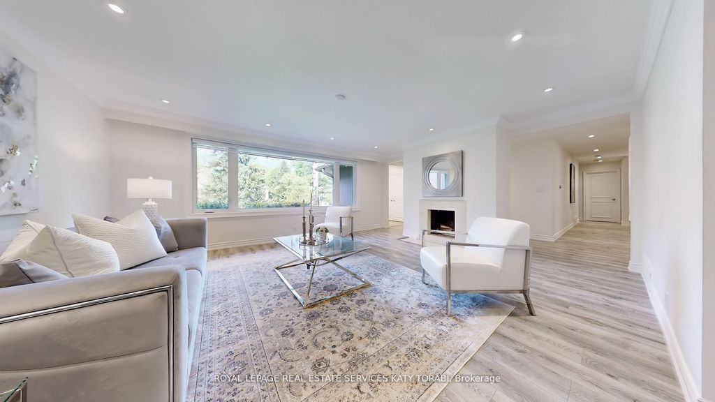 Photo of 15 Farrington Drive, Toronto, ON M2L 2B4 (MLS # C12434627)