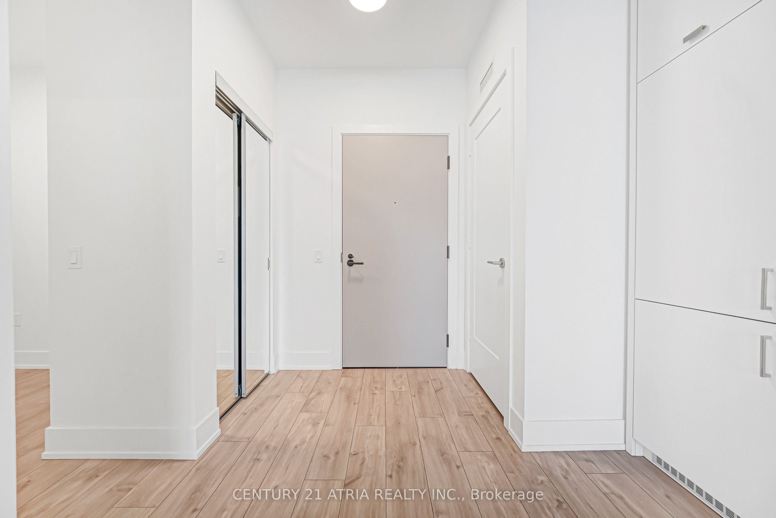 858 Dupont Street 322