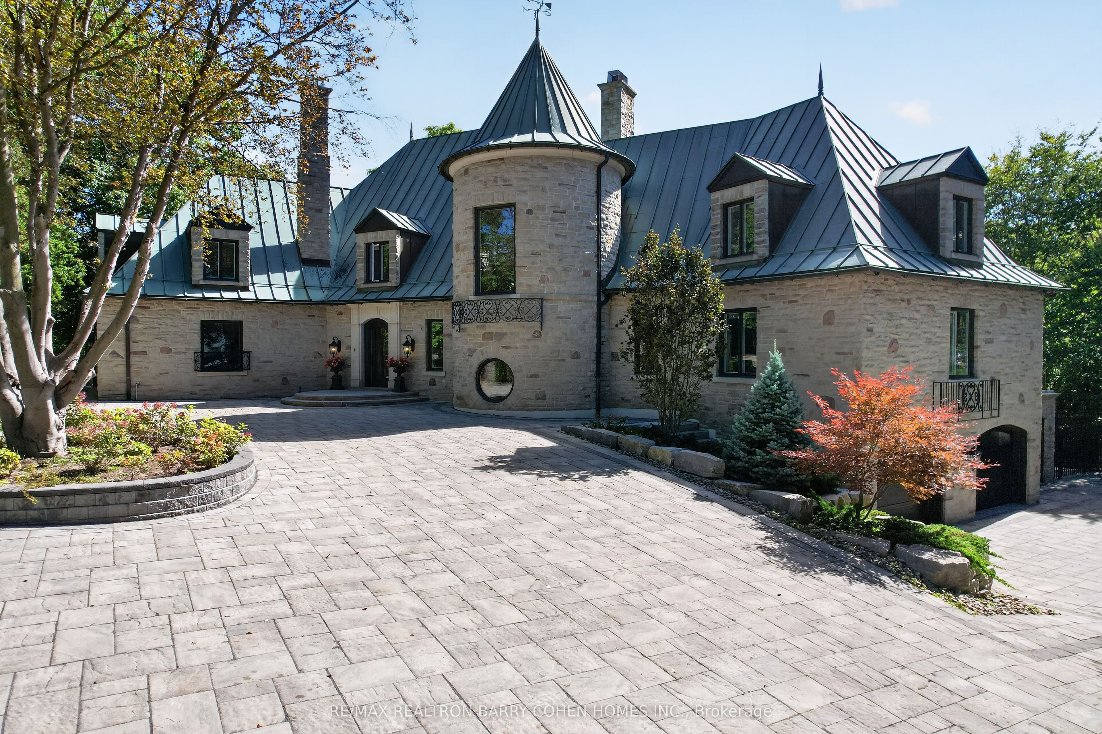 25 Tudor Gate