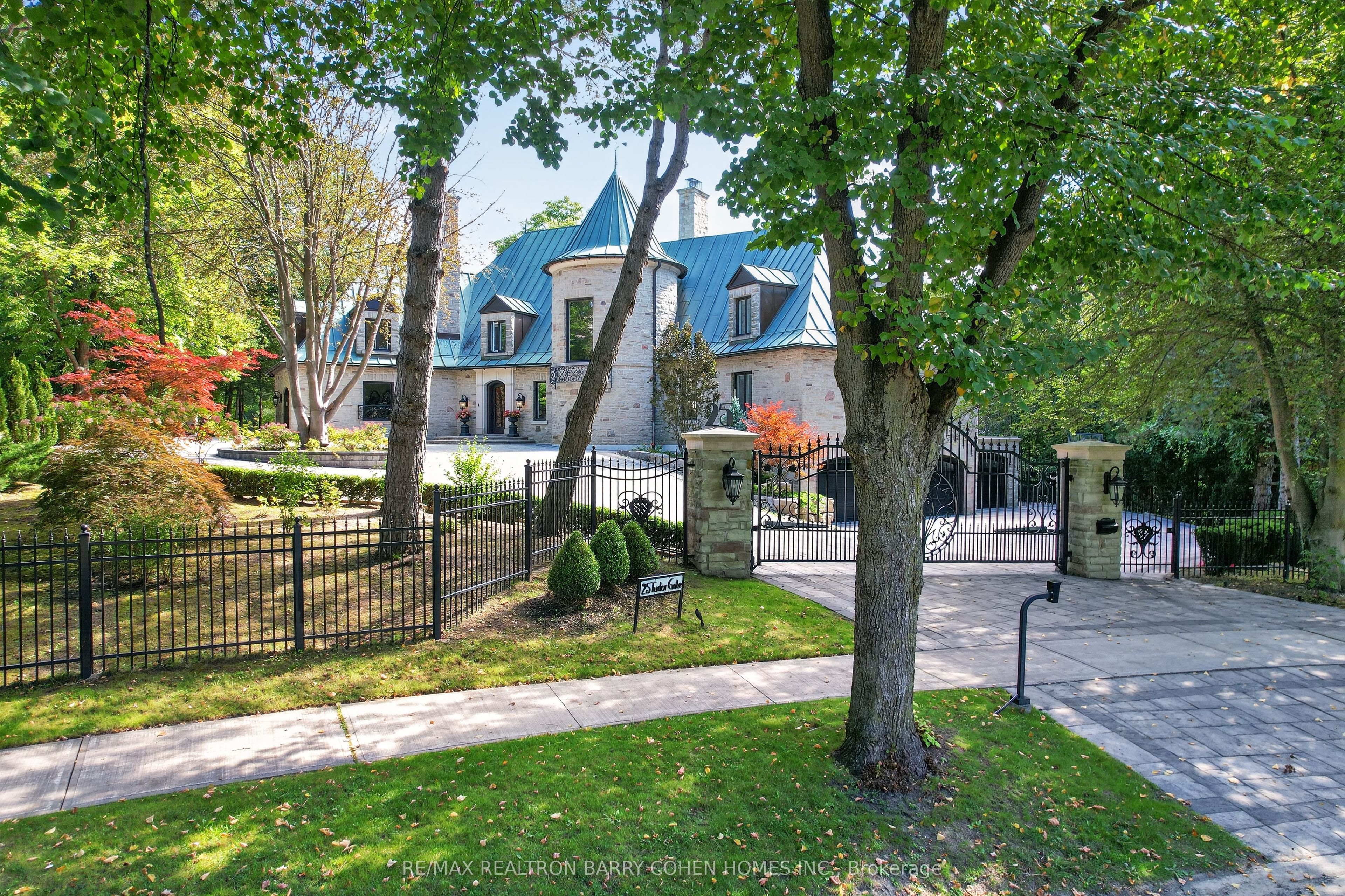 25 Tudor Gate