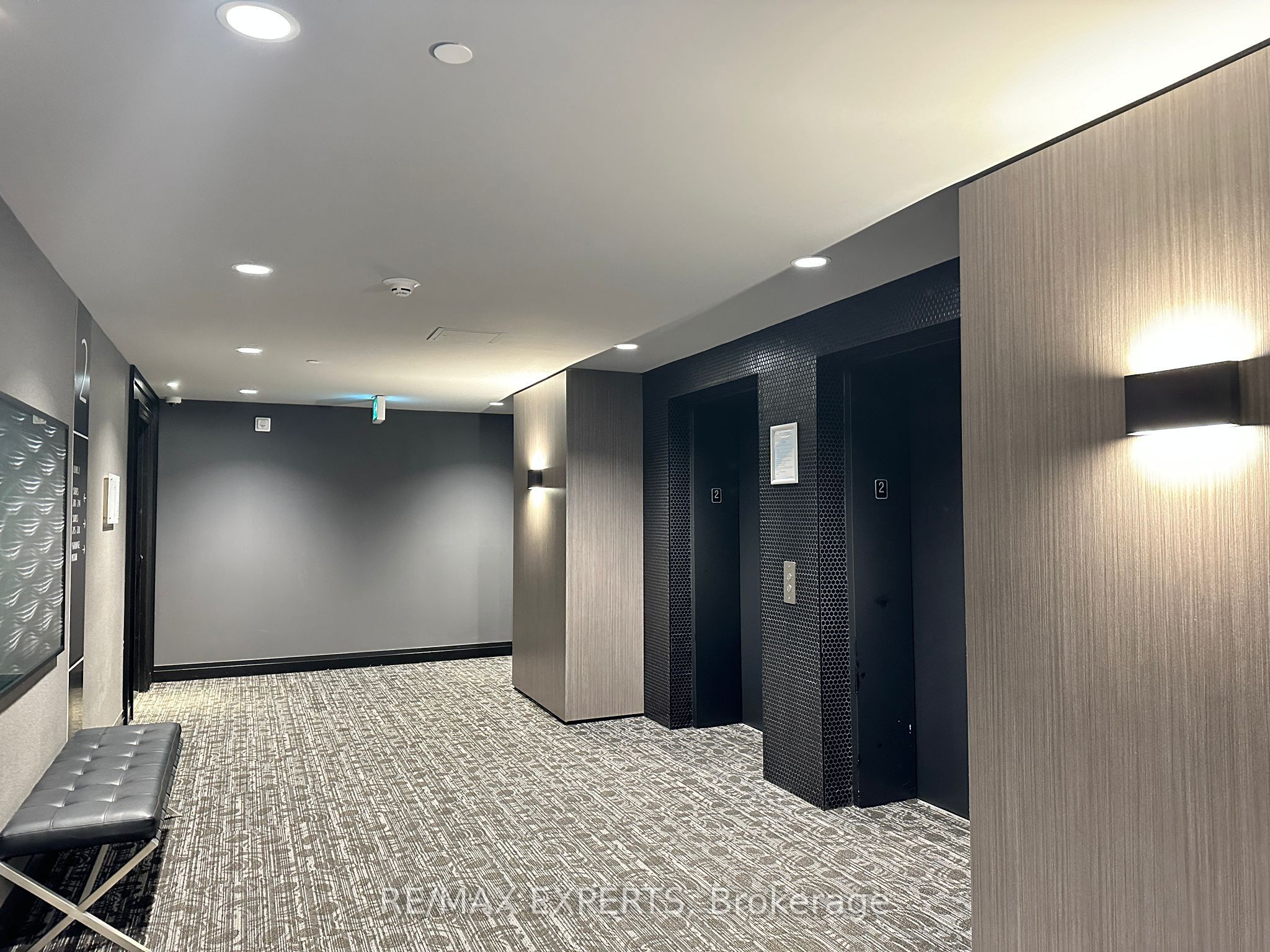 95 Dundas Street W 206