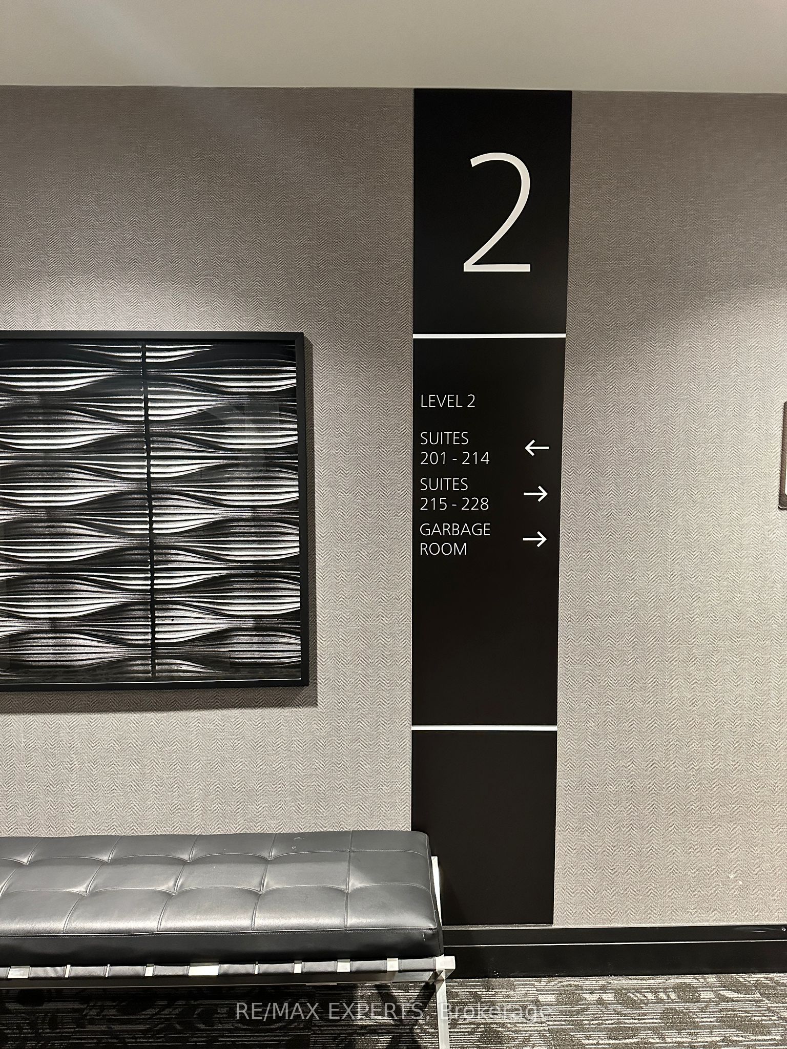 95 Dundas Street W 206