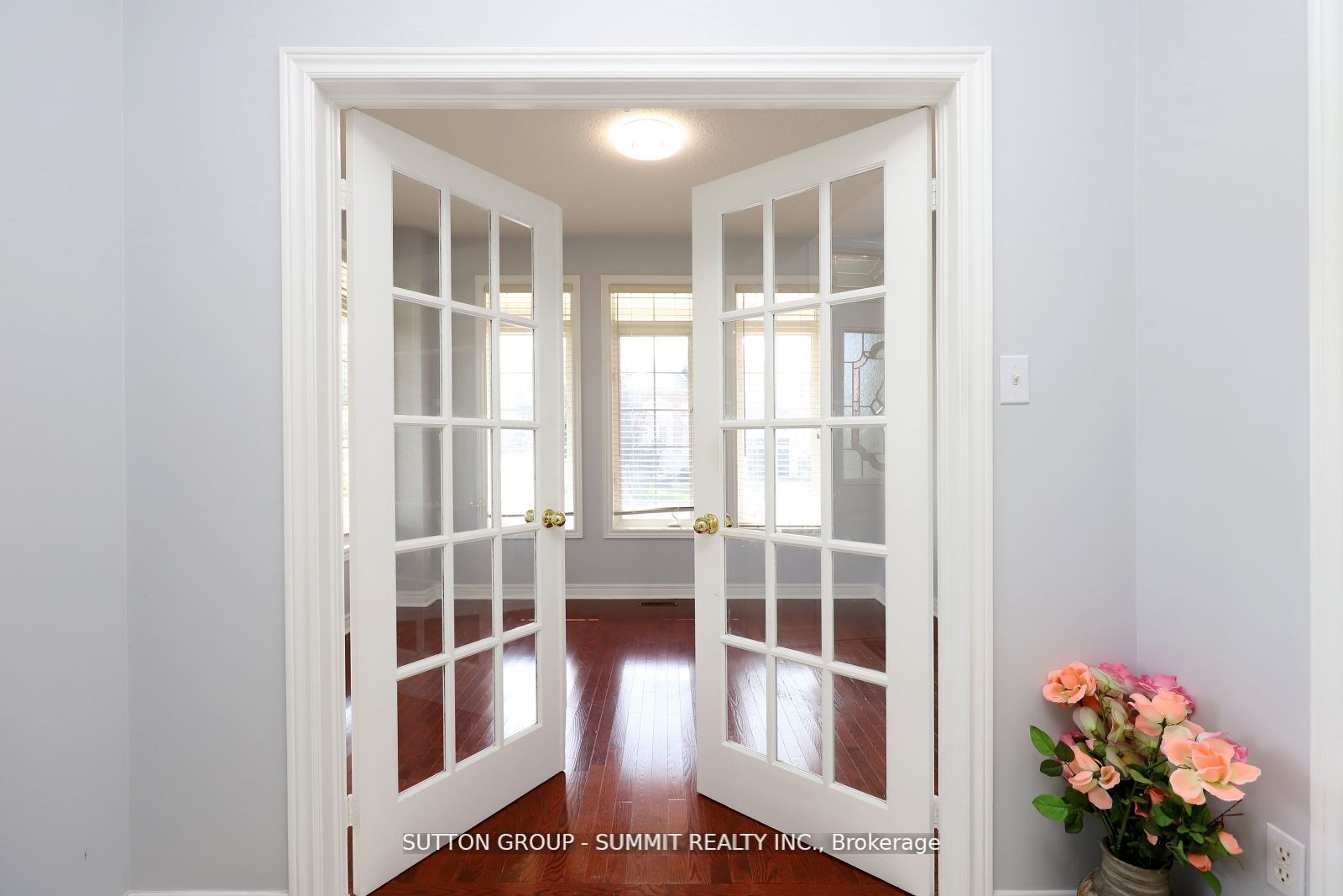 1087 Abbott Street Upper