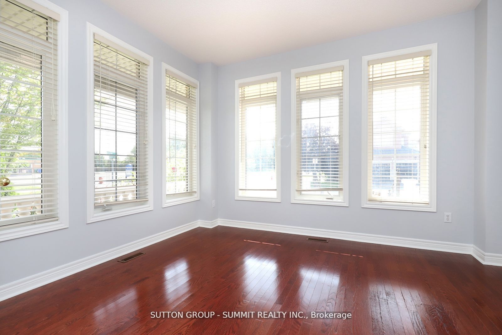 1087 Abbott Street Upper