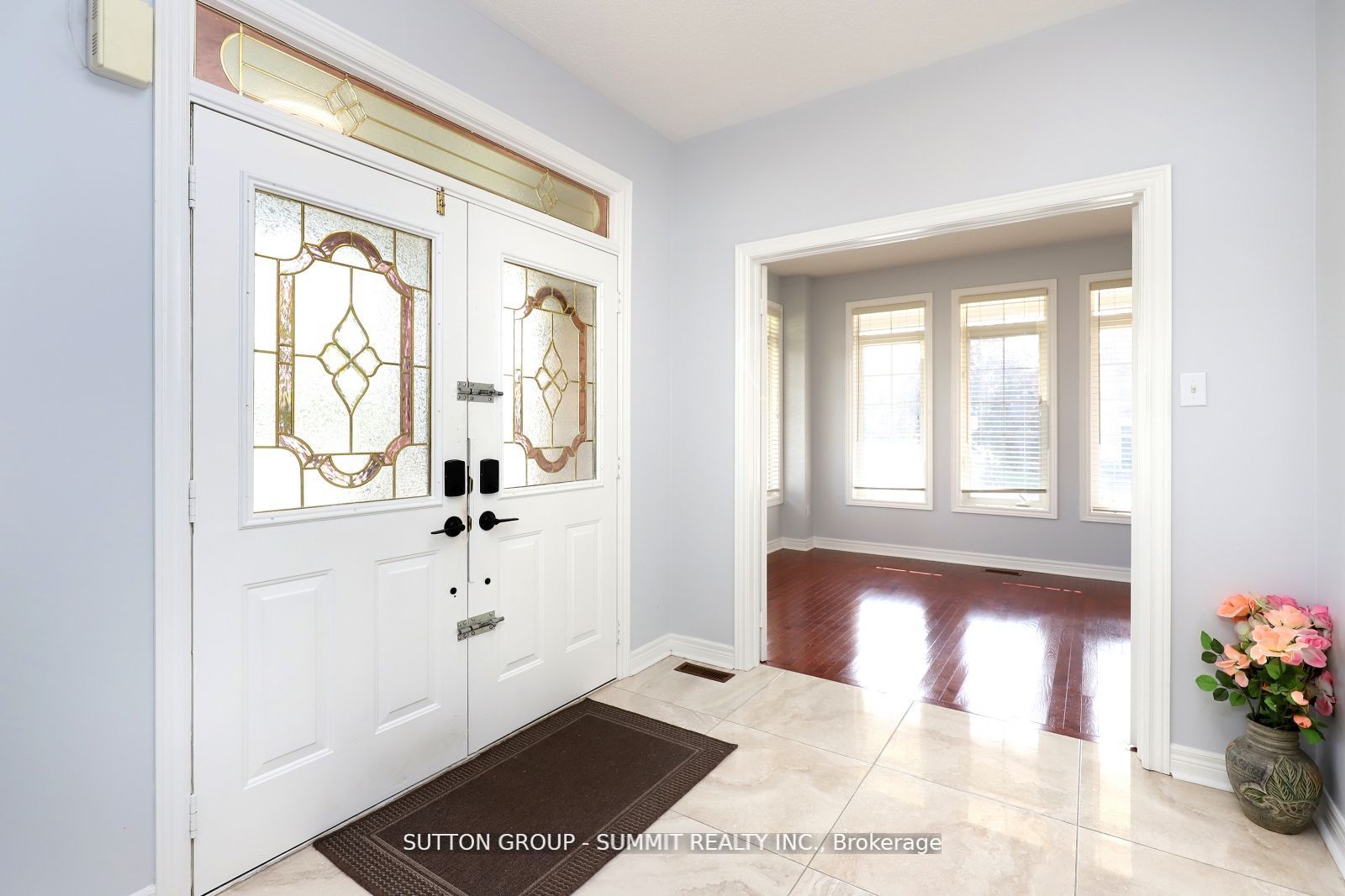 1087 Abbott Street Upper