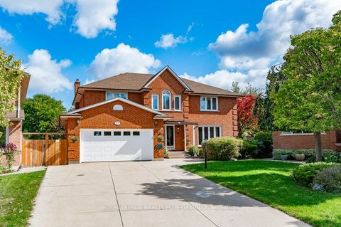 Photo of 67 Horizon Court, Hamilton, ON L9B 1W9 (MLS # X12469048)