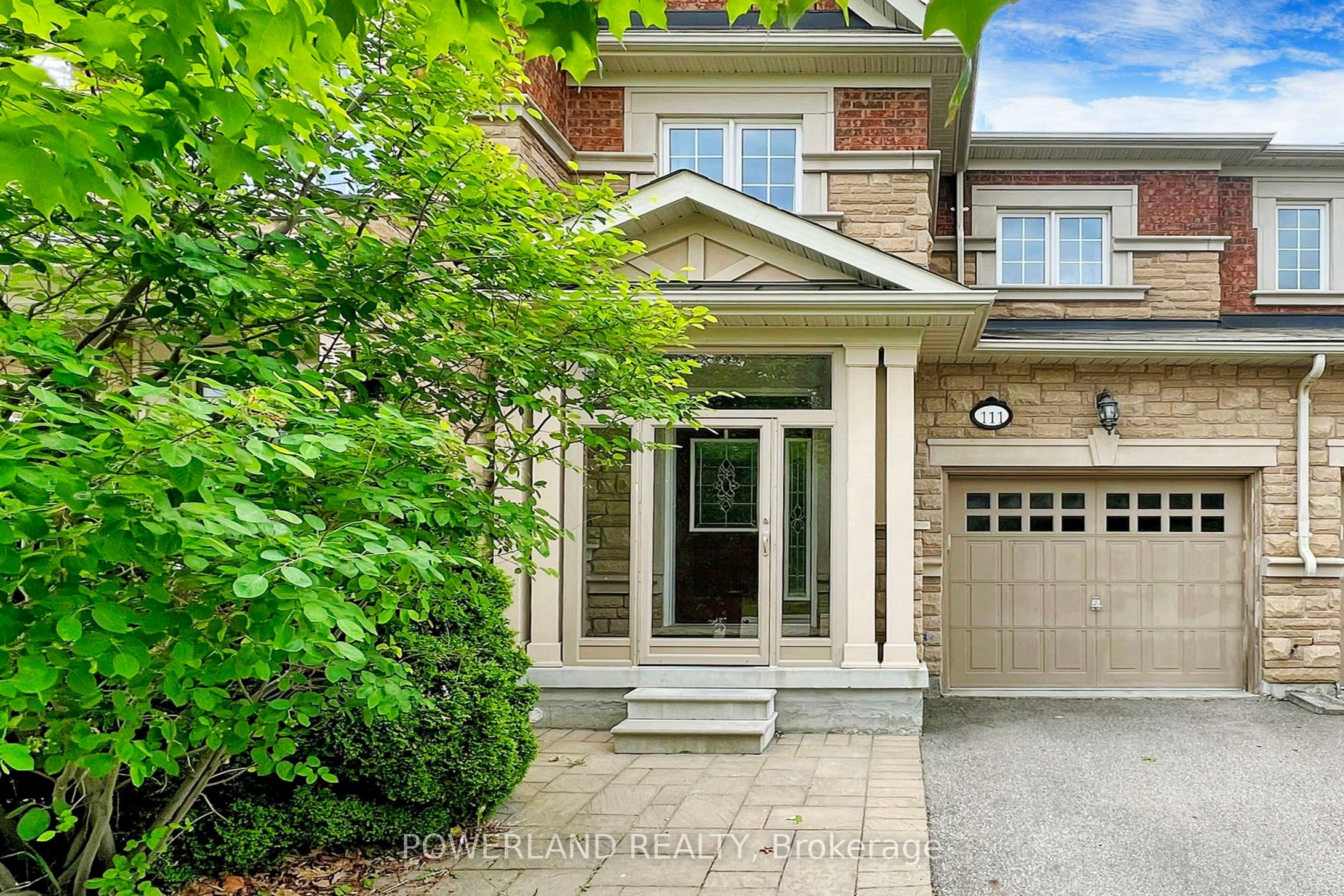 111 Spruce Pine Crescent