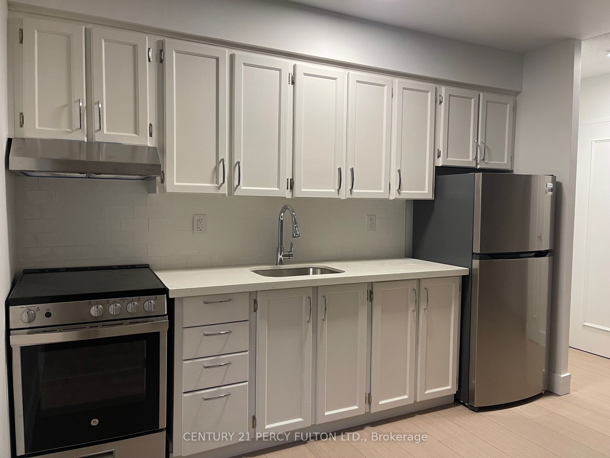 2373 Bloor Street W 6