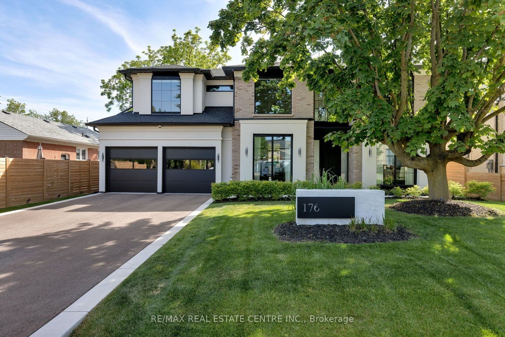 Photo of 176 Weybourne Road, Oakville, ON L6K 2T7 (MLS # W13410928)