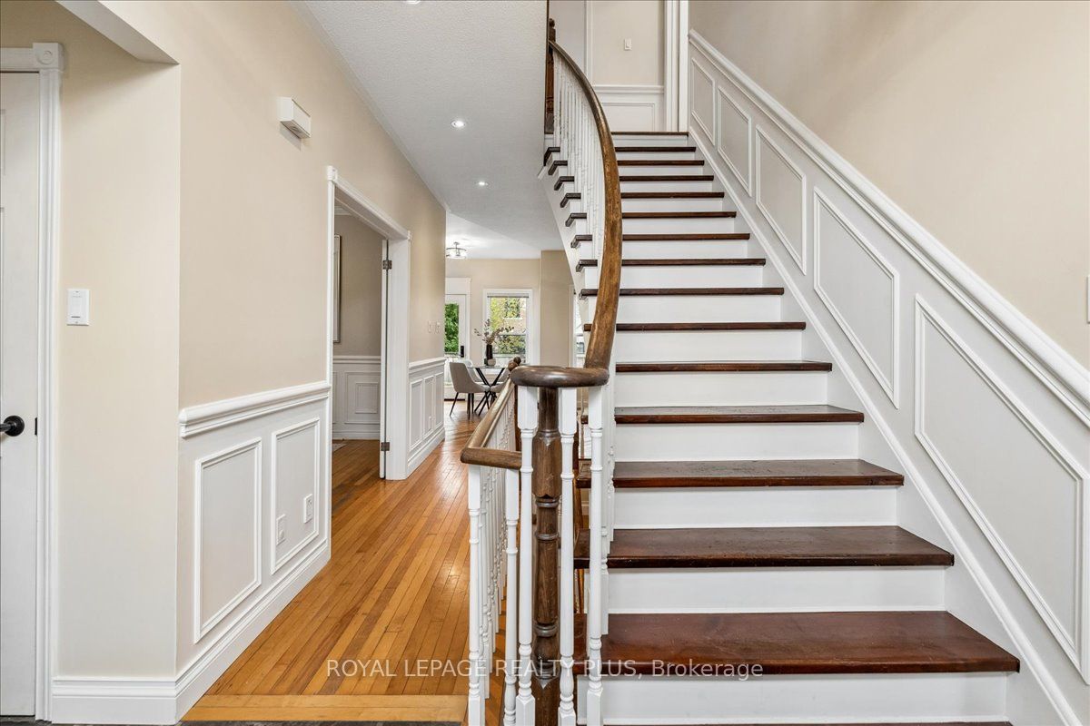 34 THEOBALDS Circle