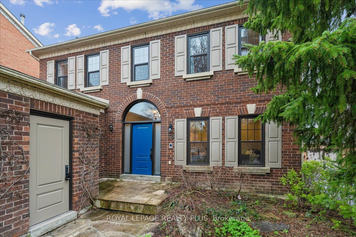 34 THEOBALDS Circle