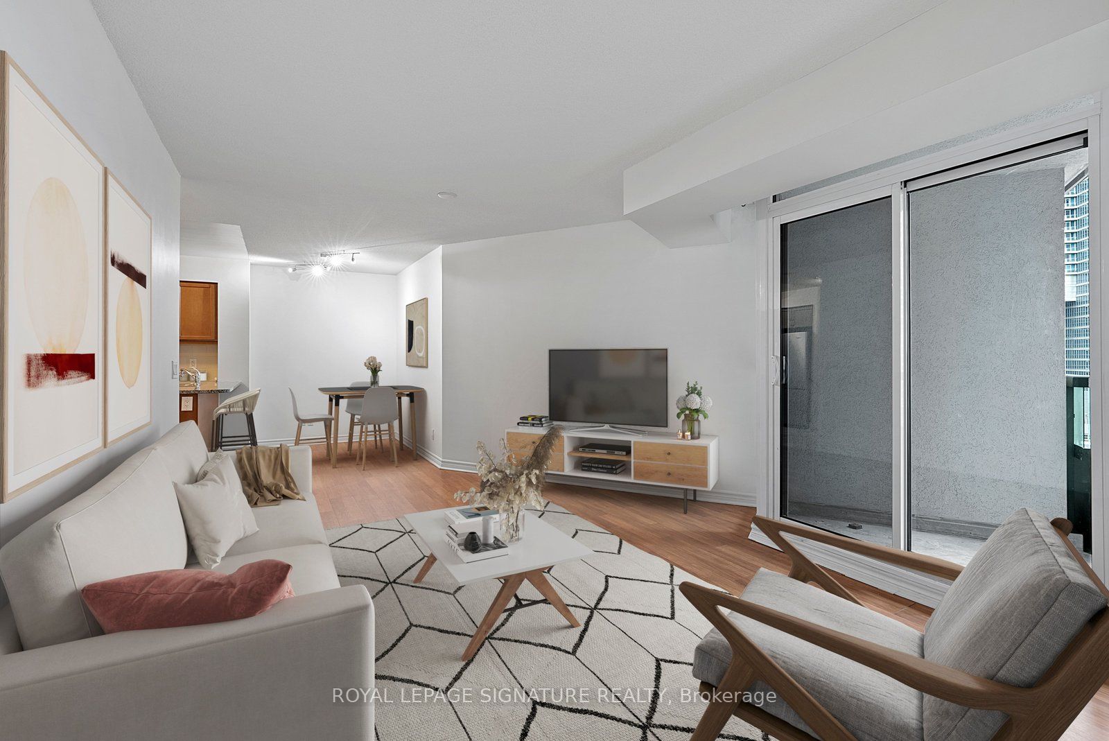 19 Grand Trunk Crescent 801