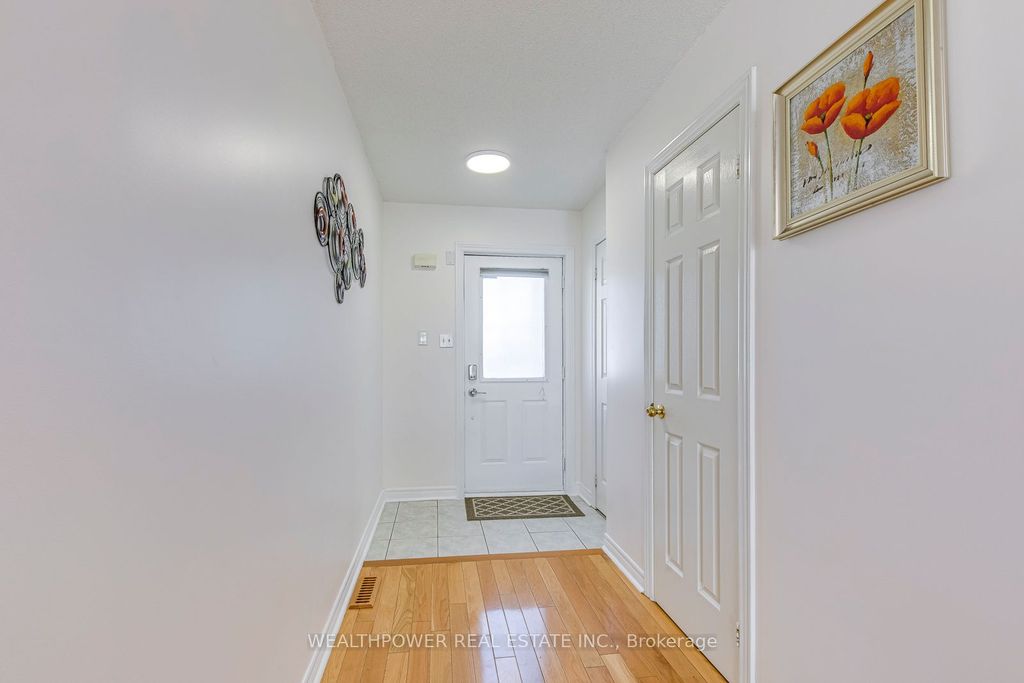 Photo of 800 Dundas Street W #26, Mississauga, ON L5C 4S8 (MLS # W12821552)