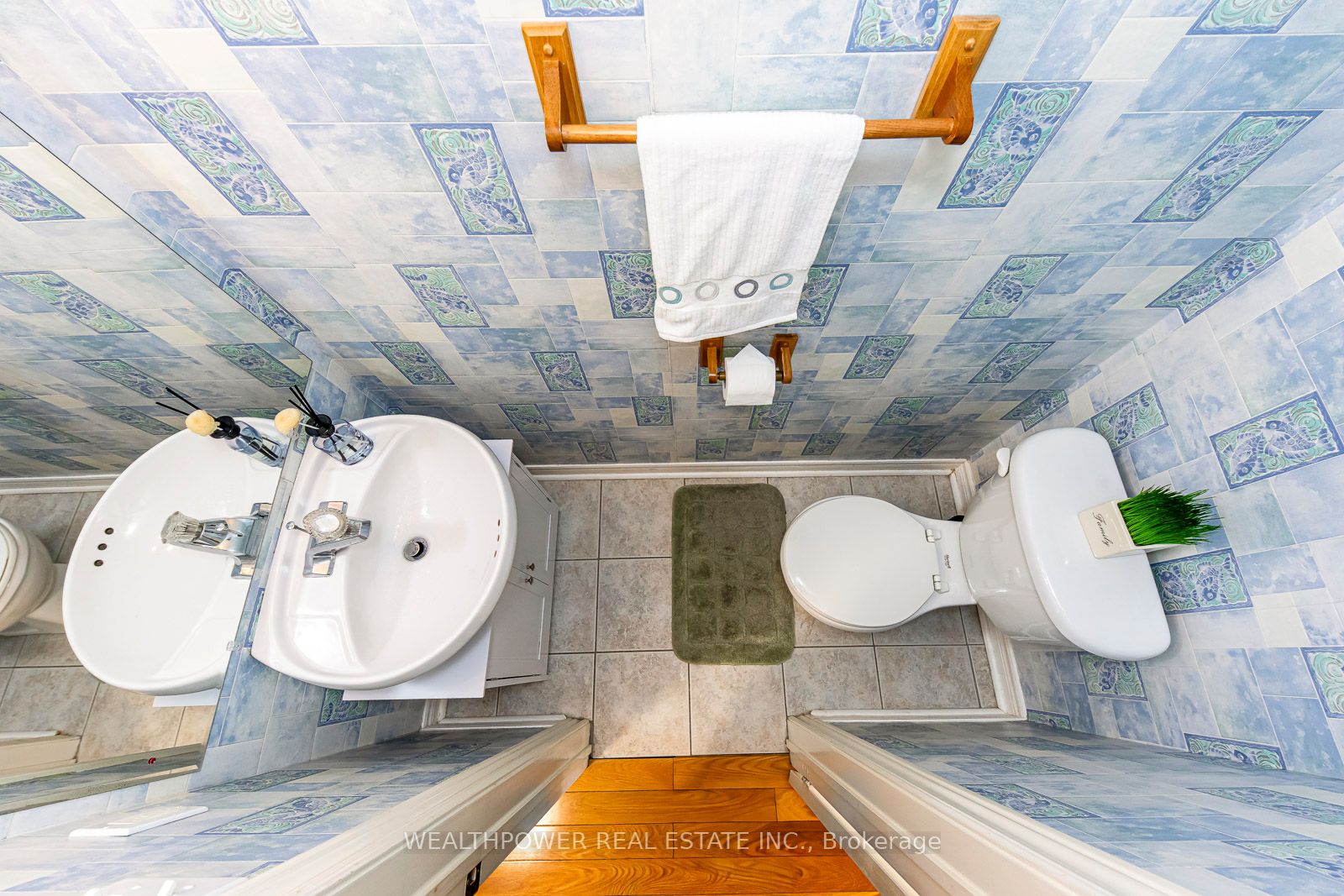 800 Dundas Street W 26