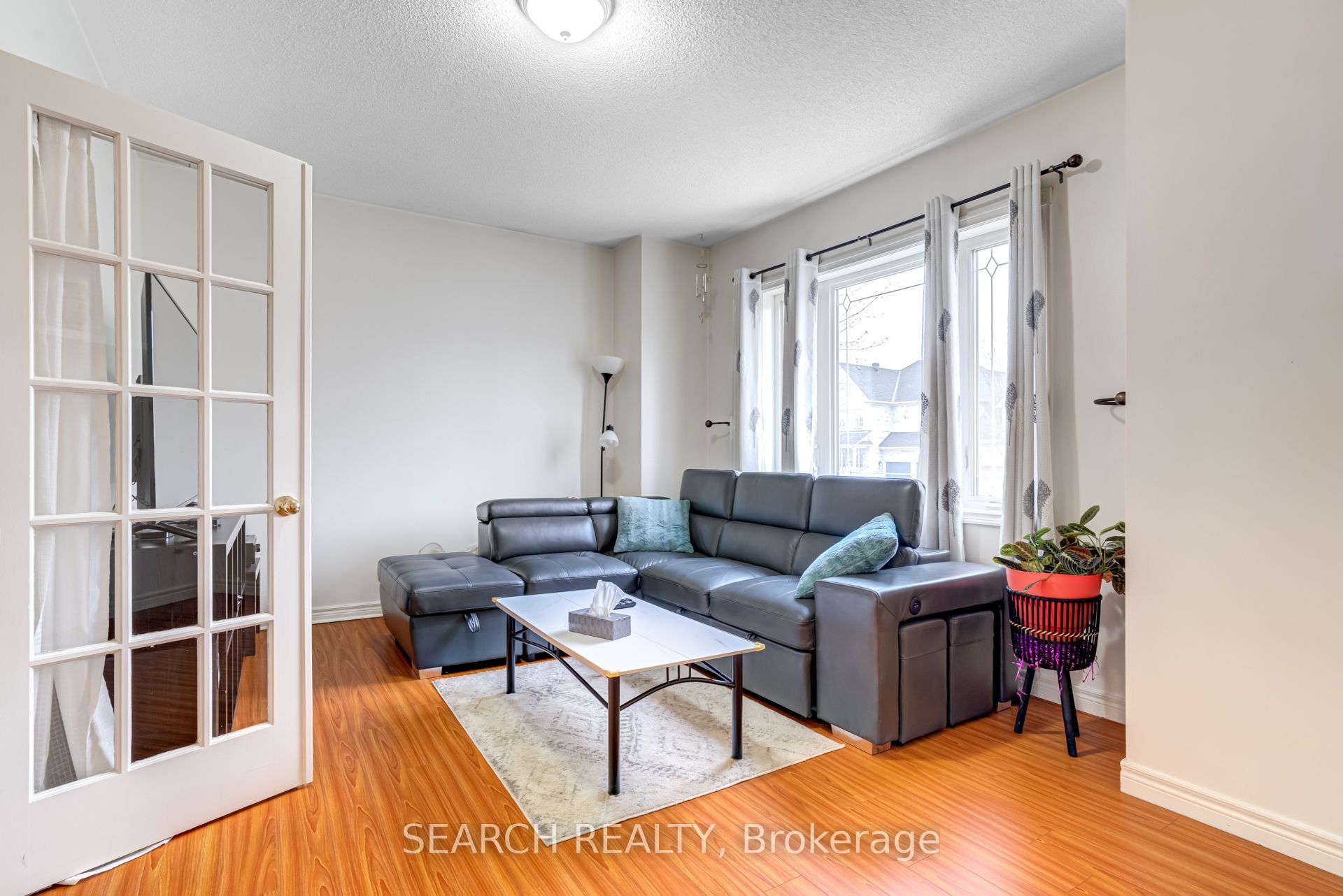 19 Treeline Boulevard
