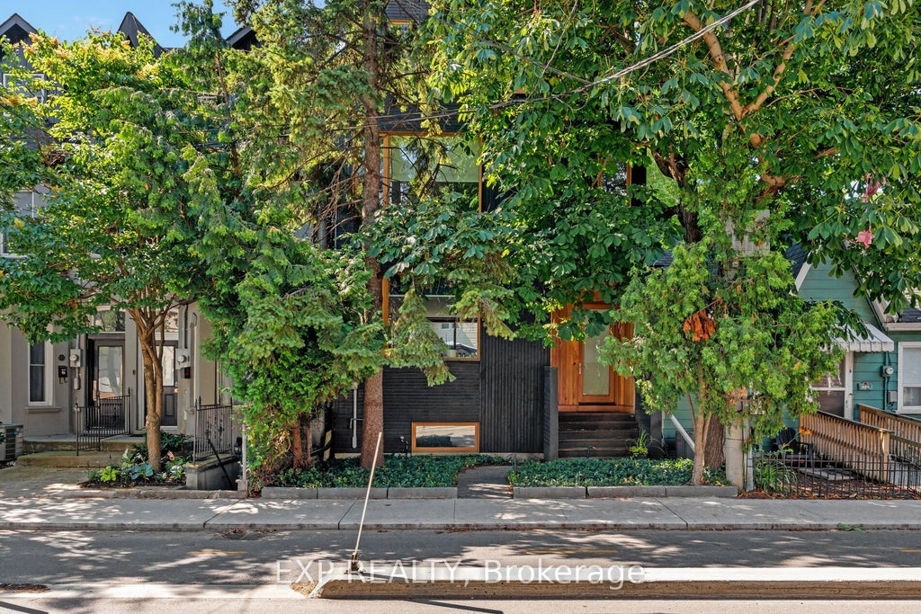 Photo of 639 Wellington Street W, Toronto, ON M5V 1G5 (MLS # C13550860)