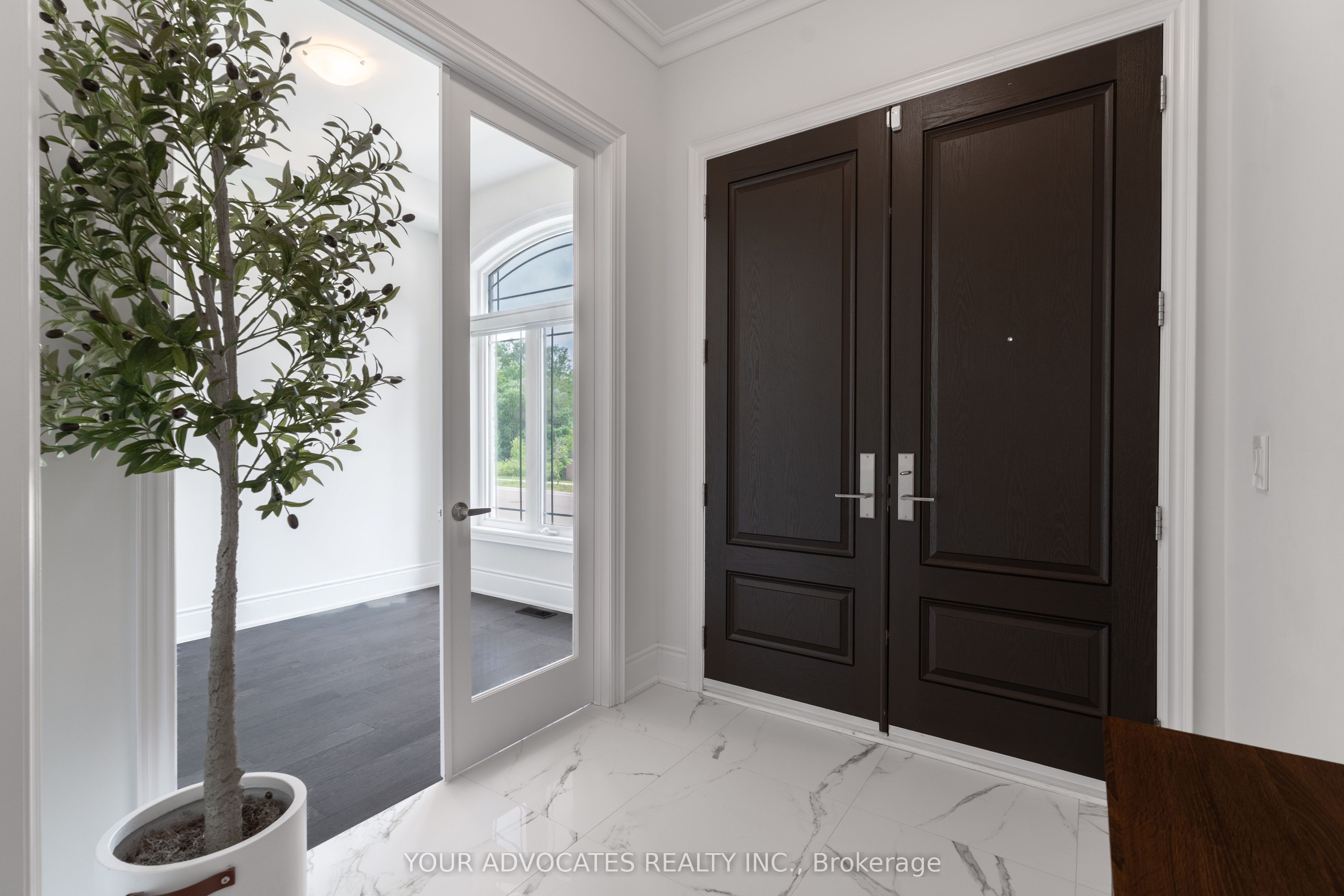 1390 Queens Plate Road
