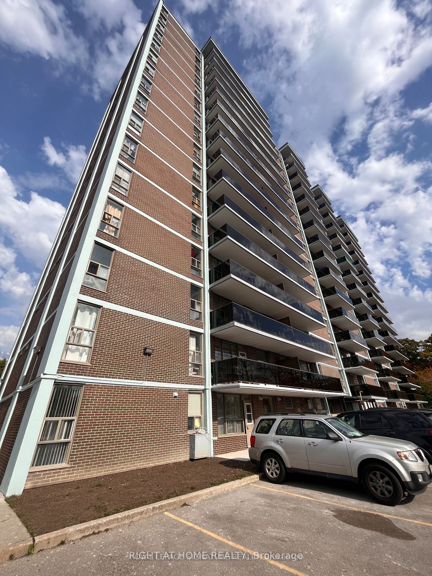 Photo 1 of 17 — 235 Grandravine Drive 1607, Toronto, ON M3N 1J2